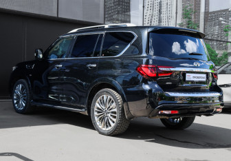 Подержанный автомобиль Infiniti QX80 2020 года (6 фото)