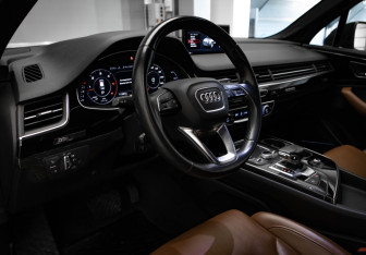 Подержанный автомобиль Audi Q7 2019 года (7 фото)