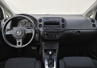 Подержанный автомобиль Volkswagen Golf Plus 2012 года (11 фото)