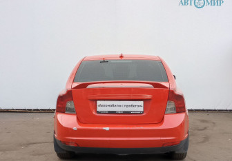 Подержанный автомобиль Volvo S40 2007 года (6 фото)