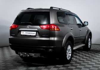 Подержанный автомобиль Mitsubishi Pajero Sport 2012 года (5 фото)