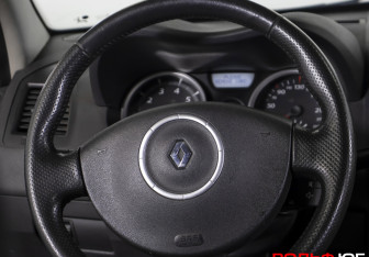 Подержанный автомобиль Renault Megane Sedan 2008 года (12 фото)