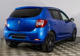 Подержанный автомобиль Renault Sandero 2015 года (3 фото)