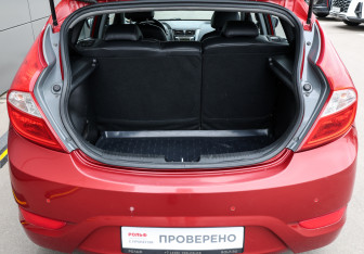 Подержанный автомобиль Hyundai Solaris Hatchback 2013 года (9 фото)