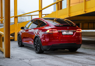 Подержанный автомобиль Tesla Model X 2019 года (7 фото)