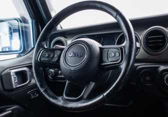 Подержанный автомобиль Jeep Wrangler 2018 года (14 фото)