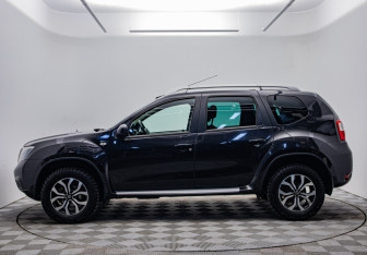 Подержанный автомобиль Nissan Terrano 2016 года (2 фото)