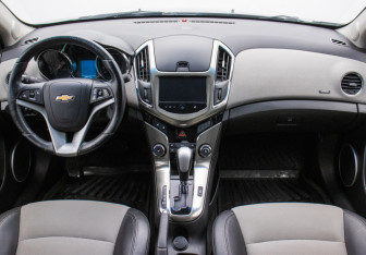 Подержанный автомобиль Chevrolet Cruze Sedan 2014 года (13 фото)