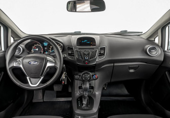 Подержанный автомобиль Ford Fiesta Sedan 2015 года (13 фото)