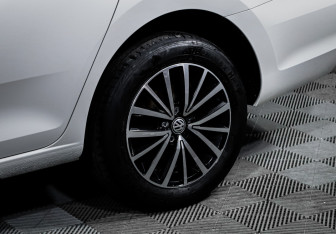 Подержанный автомобиль Volkswagen Santana 2022 года (15 фото)