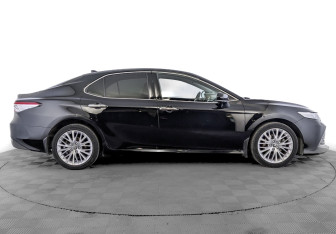 Подержанный автомобиль Toyota Camry Sedan 2020 года (4 фото)