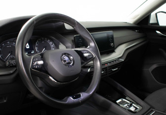 Подержанный автомобиль Skoda Octavia Liftback 2020 года (9 фото)