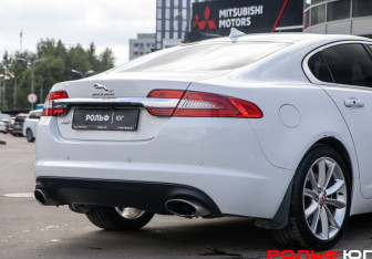 Подержанный автомобиль Jaguar XF Sedan 2014 года (17 фото)
