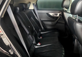 Подержанный автомобиль Infiniti FX 2011 года (11 фото)