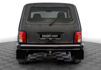 Подержанный автомобиль LADA (ВАЗ) 2121 (4x4) 2017 года (6 фото)