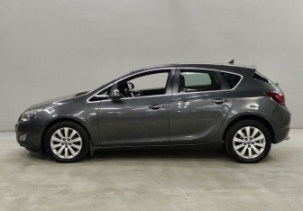 Подержанный автомобиль Opel Astra Hatchback 2011 года (8 фото)