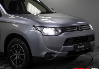 Подержанный автомобиль Mitsubishi Outlander 2013 года (19 фото)