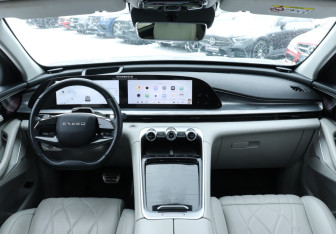 Подержанный автомобиль Exeed RX 2023 года (12 фото)