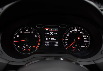 Подержанный автомобиль Audi Q3 2013 года (13 фото)