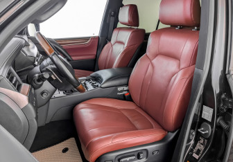 Подержанный автомобиль Lexus LX 2018 года (20 фото)