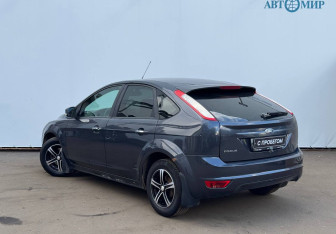 Подержанный автомобиль Ford Focus Hatchback 2009 года (6 фото)