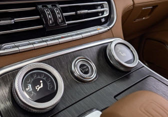 Подержанный автомобиль Hongqi H9 2023 года (27 фото)