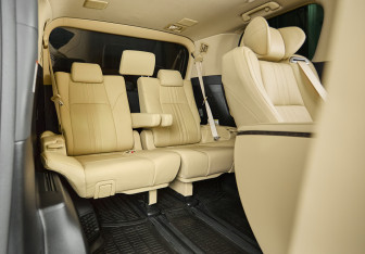 Подержанный автомобиль Toyota Alphard 2021 года (27 фото)