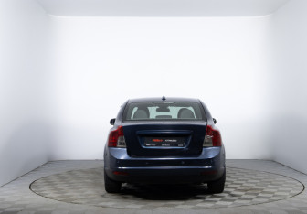 Подержанный автомобиль Volvo S40 2007 года (6 фото)