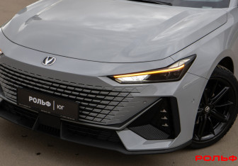 Подержанный автомобиль Changan UNI-V 2023 года (29 фото)