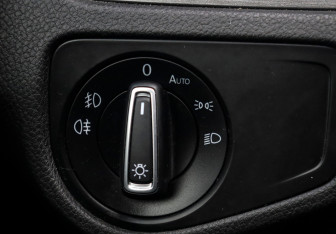 Подержанный автомобиль Volkswagen Golf Hatchback 2013 года (16 фото)