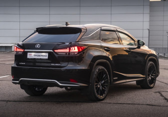 Подержанный автомобиль Lexus RX 2021 года (5 фото)
