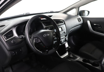 Подержанный автомобиль Kia Ceed Hatchback 2015 года (13 фото)