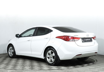 Подержанный автомобиль Hyundai Elantra Sedan 2013 года (7 фото)