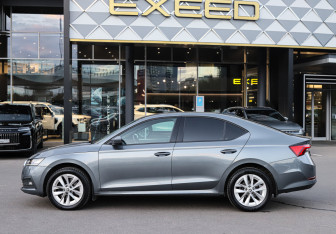 Подержанный автомобиль Skoda Octavia Liftback 2022 года (8 фото)