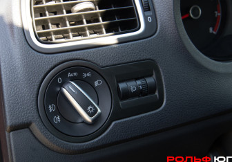 Подержанный автомобиль Volkswagen Polo Sedan 2015 года (16 фото)