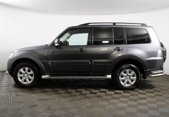 Подержанный автомобиль Mitsubishi Pajero 2015 года (8 фото)