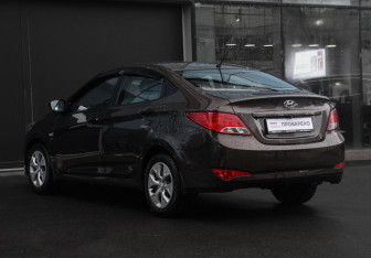 Подержанный автомобиль Hyundai Solaris Sedan 2015 года (7 фото)