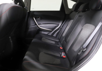 Подержанный автомобиль FAW Besturn X80 2017 года (15 фото)