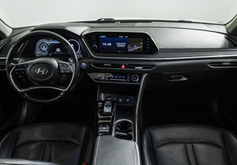 Подержанный автомобиль Hyundai Sonata 2019 года (12 фото)