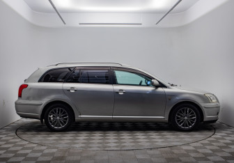 Подержанный автомобиль Toyota Avensis Wagon 2006 года (4 фото)