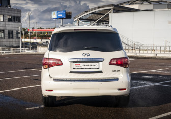 Подержанный автомобиль Infiniti QX80 2017 года (6 фото)