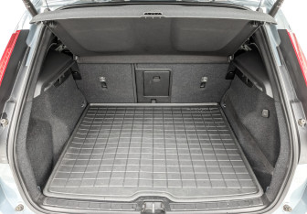 Подержанный автомобиль Volvo XC40 2020 года (10 фото)