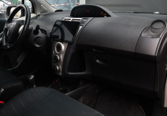 Подержанный автомобиль Toyota Yaris Hatchback 2008 года (9 фото)