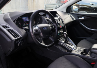 Подержанный автомобиль Ford Focus Hatchback 2012 года (12 фото)