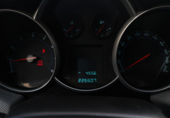 Подержанный автомобиль Chevrolet Cruze Sedan 2012 года (19 фото)