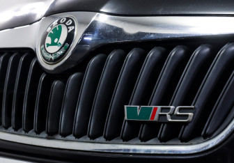 Подержанный автомобиль Skoda Fabia RS Hatchback 2011 года (18 фото)