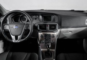 Подержанный автомобиль Volvo V40 Cross Country 2013 года (11 фото)