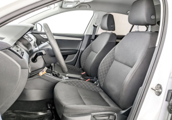 Подержанный автомобиль Skoda Octavia Liftback 2018 года (20 фото)