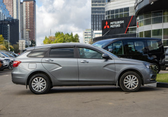 Подержанный автомобиль LADA (ВАЗ) Vesta Wagon 2020 года (3 фото)