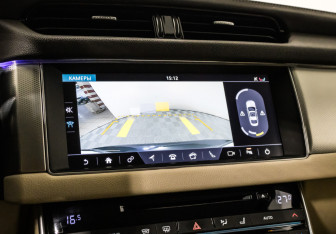 Подержанный автомобиль Jaguar XF Sedan 2017 года (18 фото)